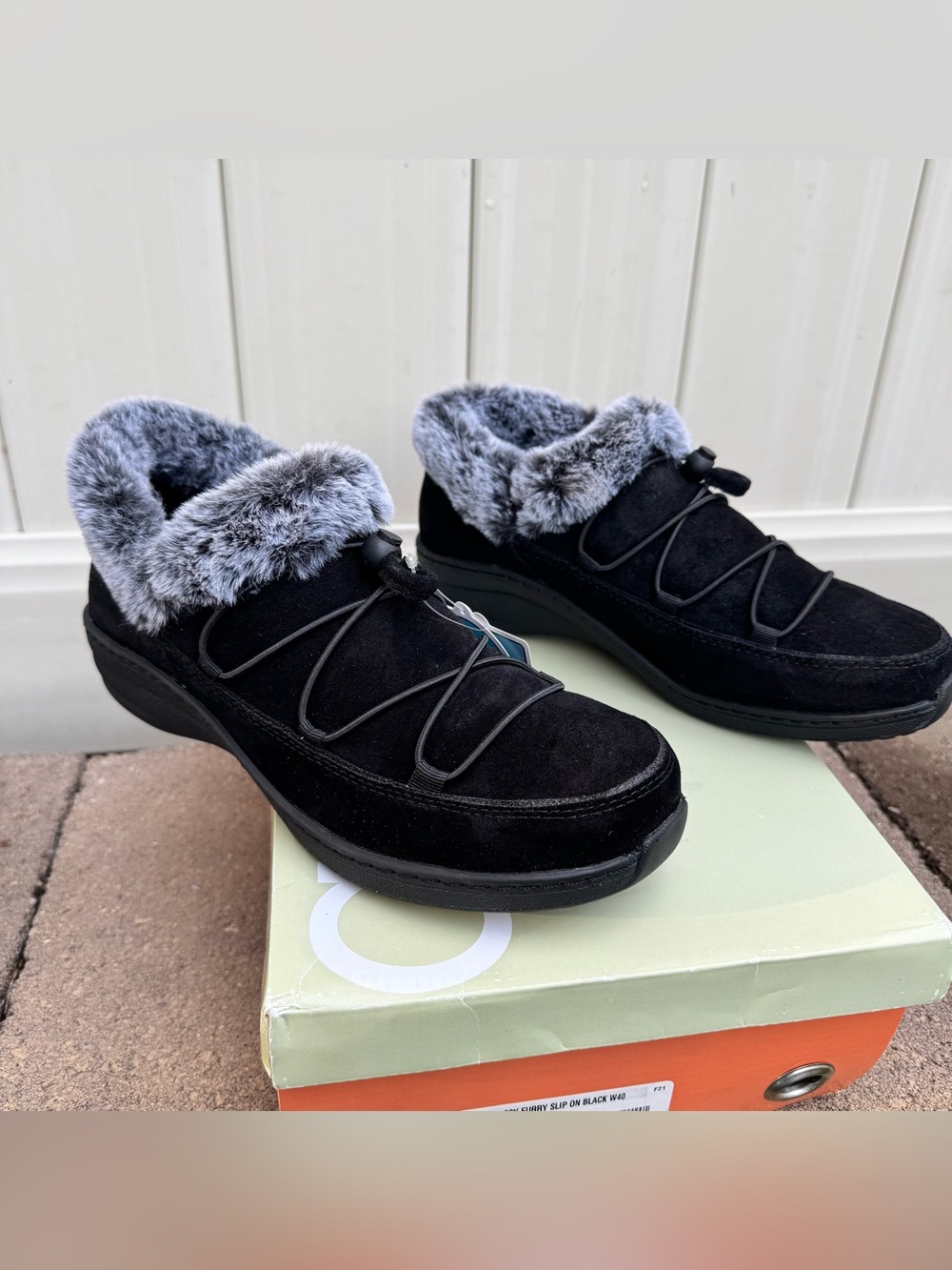 Aetrex Chrissy Furry Slip On Black - Brand New With Tags! - Picture 4 of 16